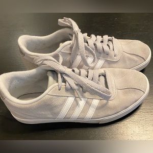 Adidas shoes Neo Women’s Courtset Size 7 Gray Suede Low Great Condition